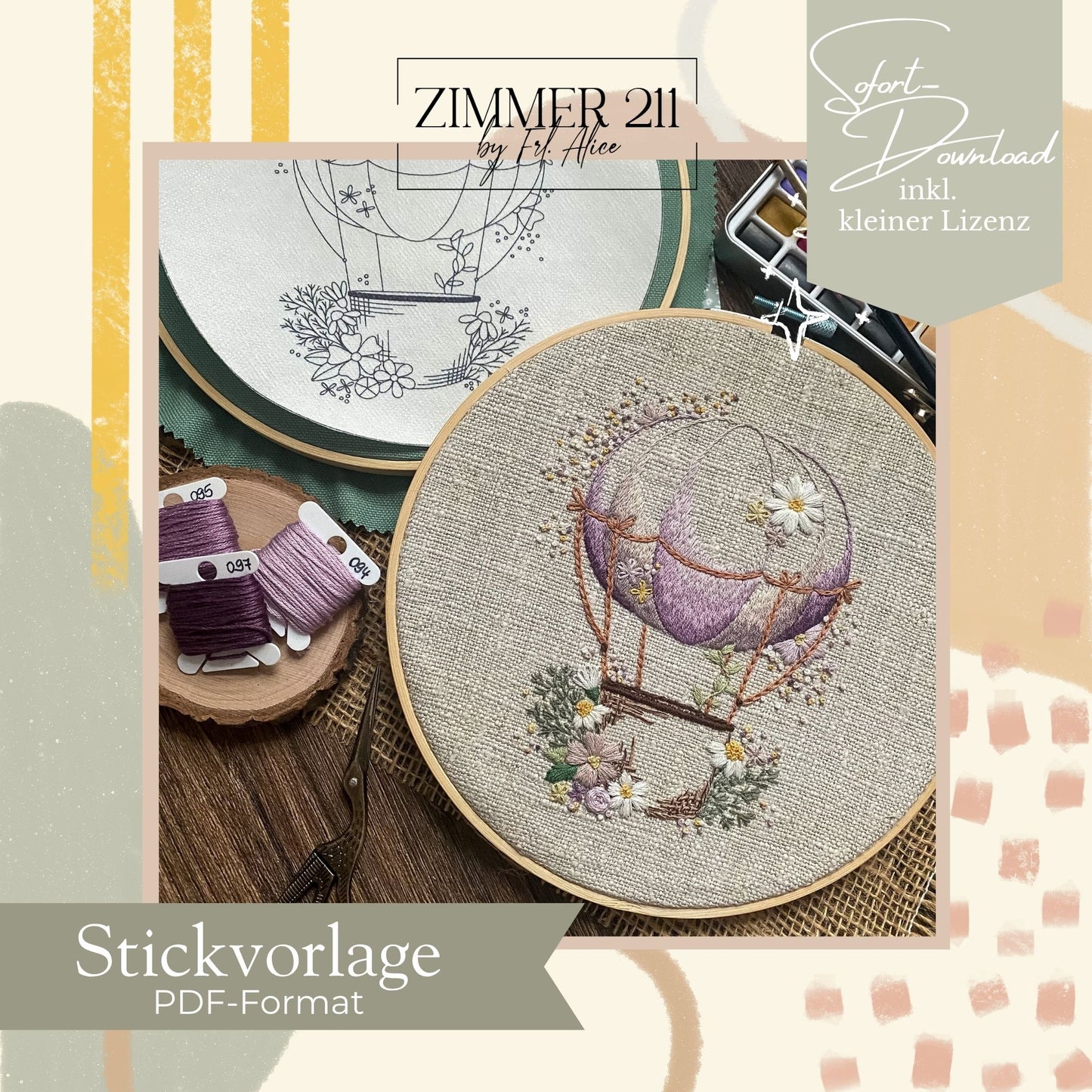 Draufsicht auf ein fertiges Stickbild in einem Holzrahmen mit einem detailreichen Heißluftballon-Motiv in Violetttönen, umgeben von gestickten Blumen. Daneben liegen passendes Stickgarn in Lila, eine Schere, ein Aquarellfarbkasten und ein zweiter Stickrahmen mit einer noch unbestickten Vorlage auf hellem Stoff.