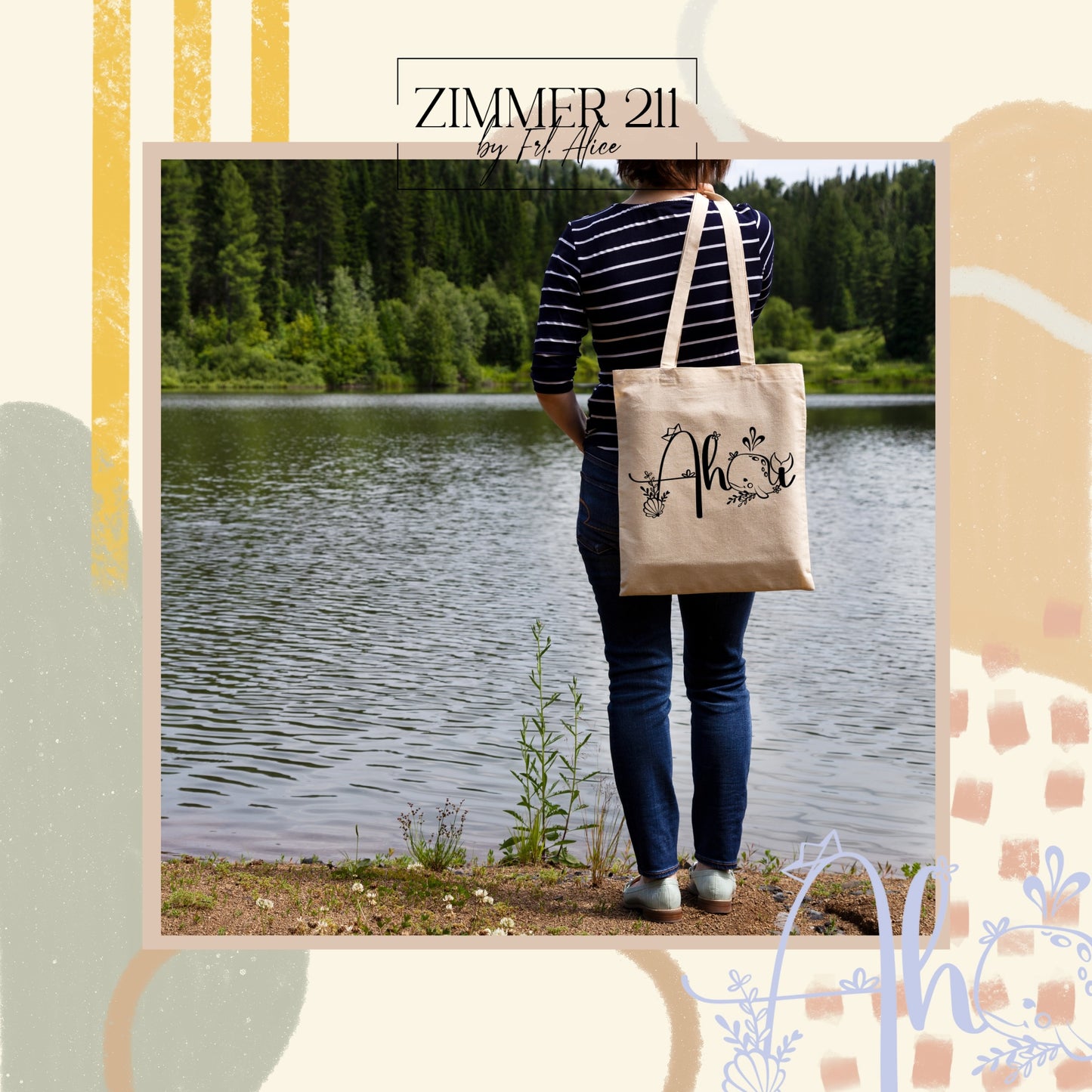 Frau am See mit einer Stofftasche, die mit dem maritimen Ahoi-Motiv und einem Wal beplottet ist.