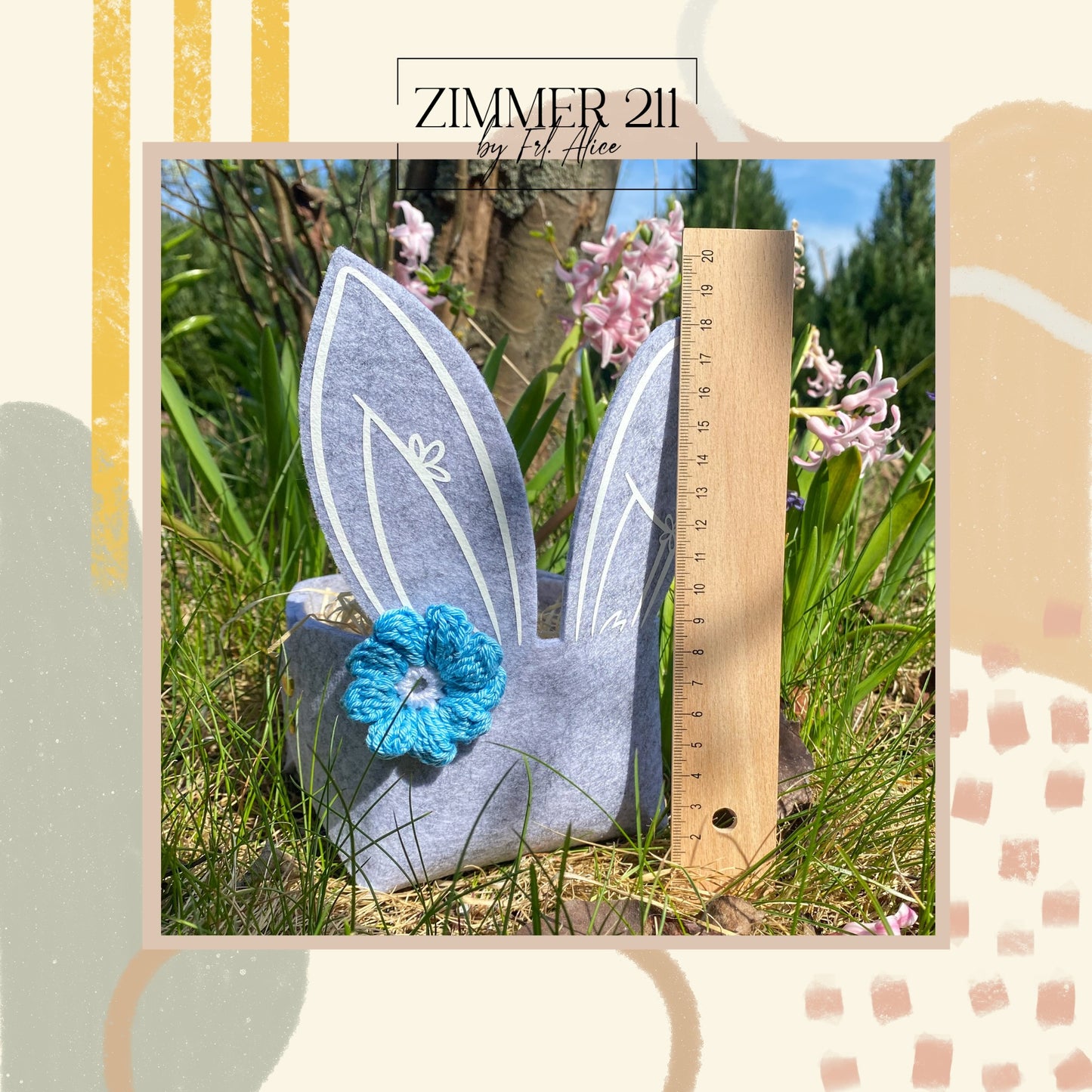 Größenvergleich eines geplotteten Hasenkörbchens aus grauem Filz mit einem Lineal, ca. 20 cm hoch, DIY Osterdeko Idee.
