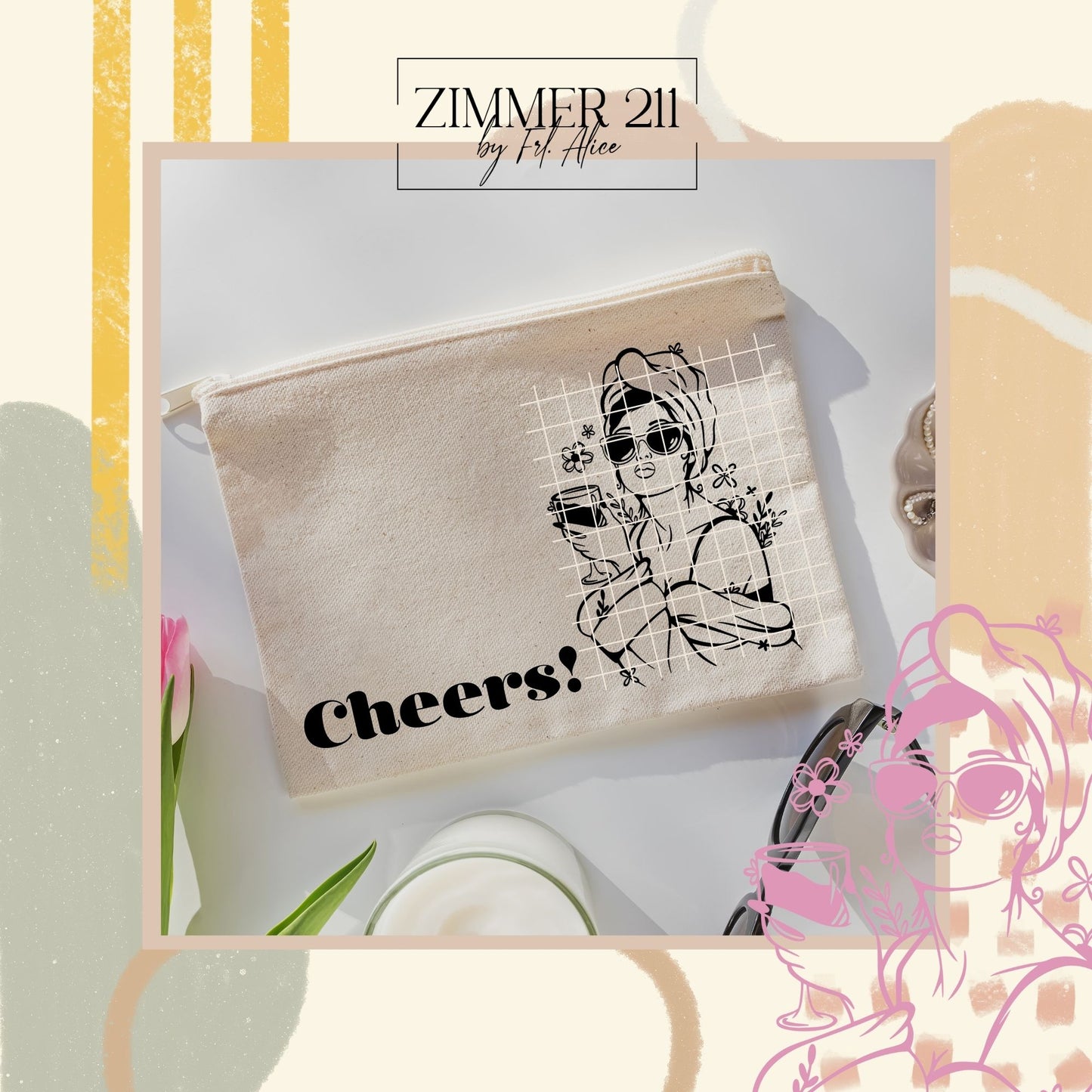 Beige Kosmetiktasche aus Stoff, bedruckt mit dem Plottermotiv einer Frau mit Sonnenbrille und dem Schriftzug „Cheers!“. Beispiel für ein personalisiertes Geschenk.